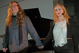 383247_2492400383666_1816790141_n